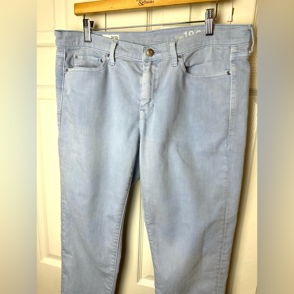GAP 1969 Sexy Boyfriend Jeans Light Blue Shirtting Wash Mid Rise Cuffed Roll Up - Picture 3 of 10
